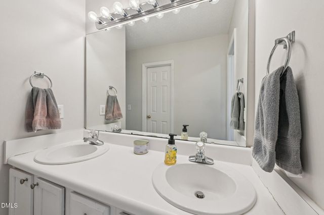 1088 Holly Pointe Drive, Wendell, NC 27591