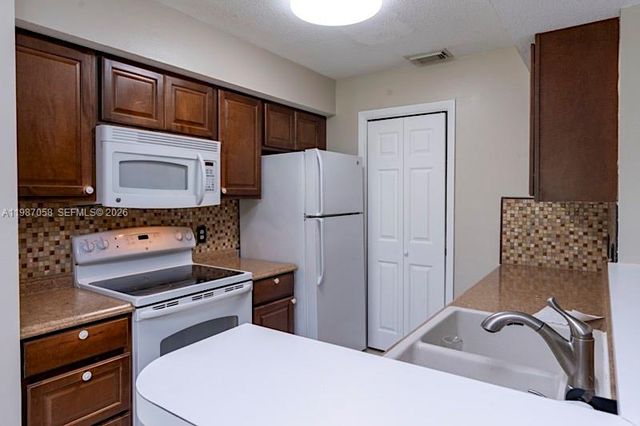 815 W Boynton Beach Blvd 10-205, Boynton Beach, FL 33426