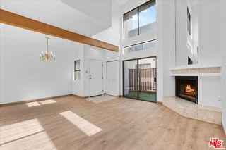 6323 Reseda Boulevard 6, Tarzana, CA 91335