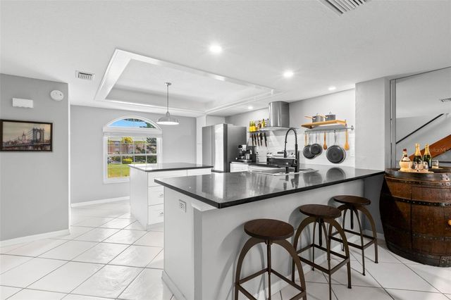 737 PINELLAS BAYWAY S 308, St Petersburg, FL 33715