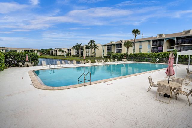 1015 Green Pine Boulevard E3, West Palm Beach, FL 33409