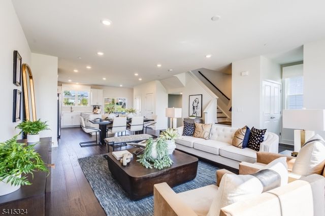 79 Eastwood Ter 79, East Hanover Twp., NJ 07936