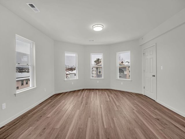 12 Alpine St 1, Worcester, MA 01610