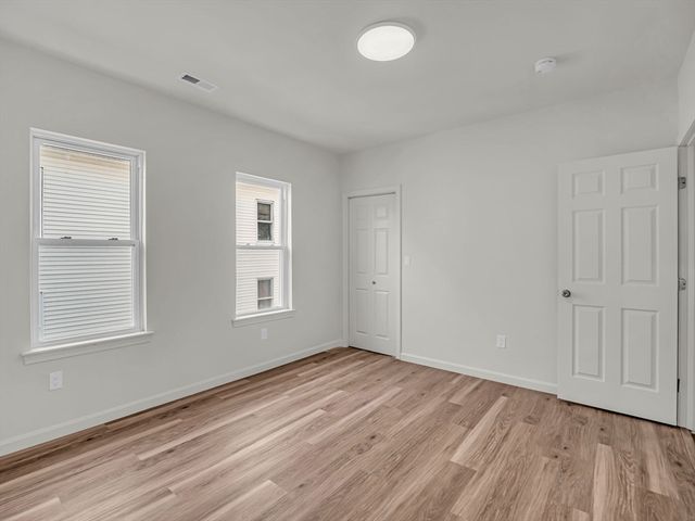 12 Alpine St 1, Worcester, MA 01610