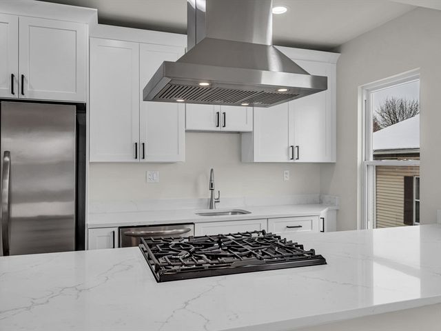 12 Alpine St 1, Worcester, MA 01610