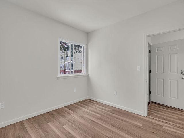 12 Alpine St 1, Worcester, MA 01610