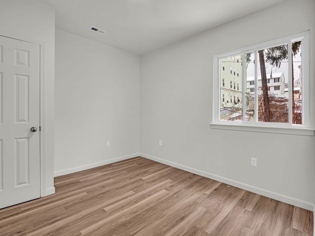 12 Alpine St 1, Worcester, MA 01610