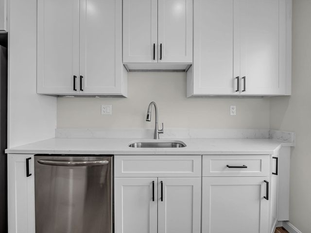 12 Alpine St 1, Worcester, MA 01610