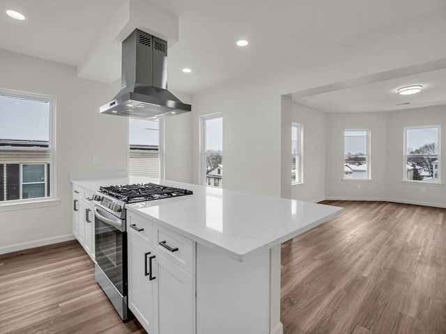 12 Alpine St 1, Worcester, MA 01610