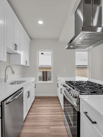 12 Alpine St 1, Worcester, MA 01610