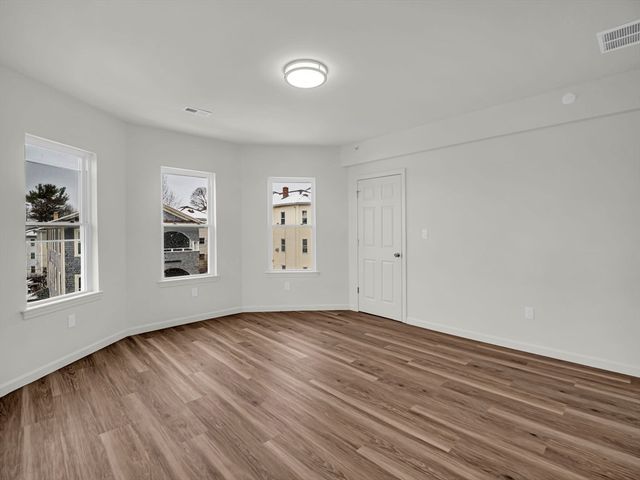 12 Alpine St 1, Worcester, MA 01610