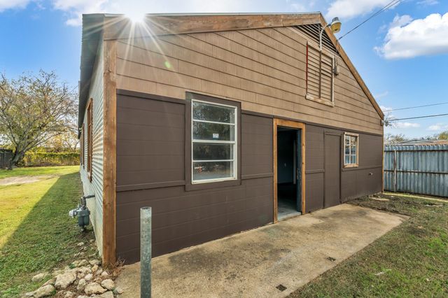 5800 E Roselane Street, Fort Worth, TX 76112