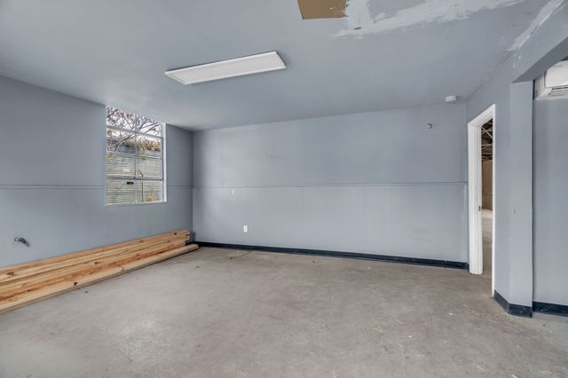 5800 E Roselane Street, Fort Worth, TX 76112