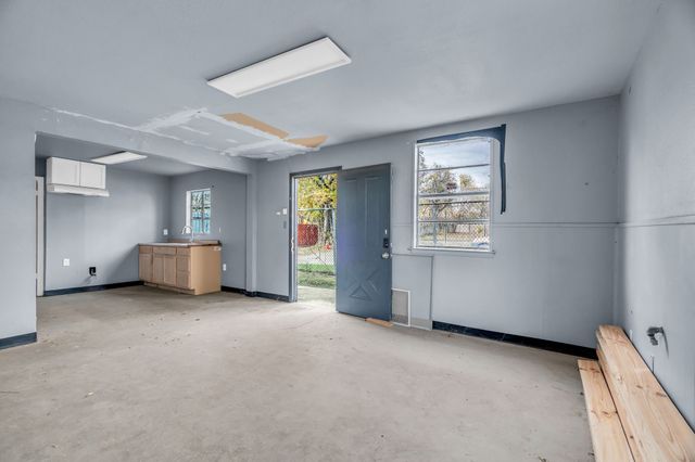 5800 E Roselane Street, Fort Worth, TX 76112