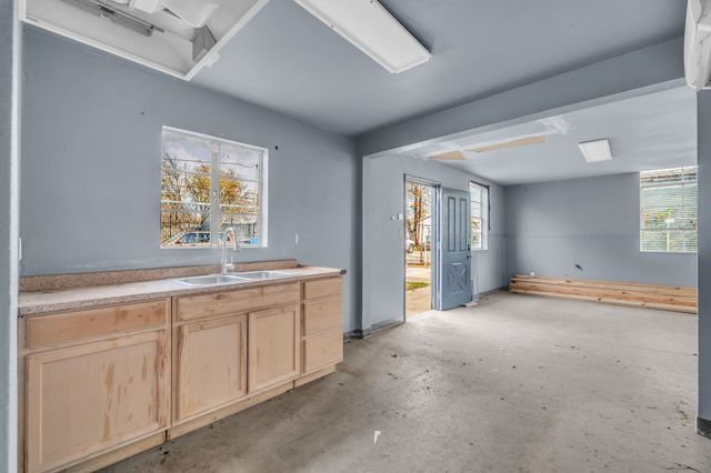 5800 E Roselane Street, Fort Worth, TX 76112