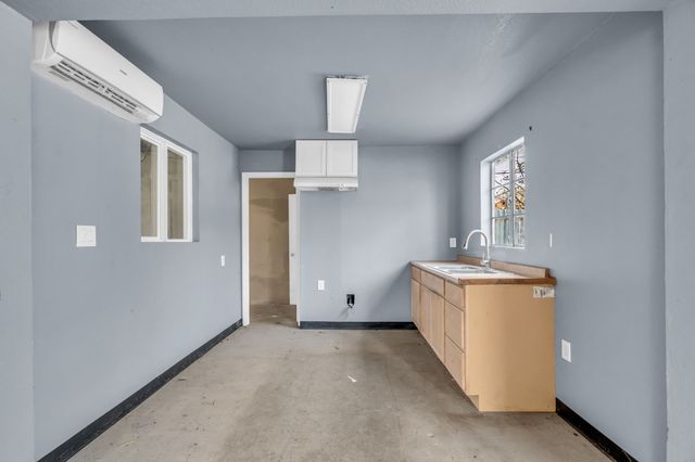 5800 E Roselane Street, Fort Worth, TX 76112