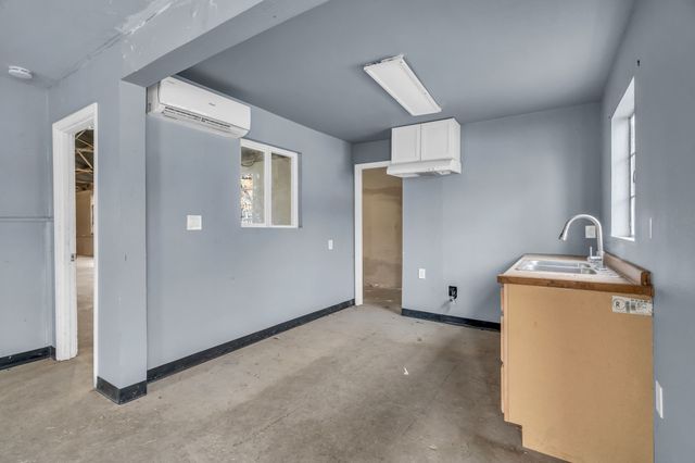 5800 E Roselane Street, Fort Worth, TX 76112