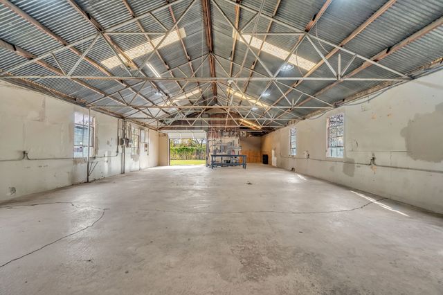 5800 E Roselane Street, Fort Worth, TX 76112