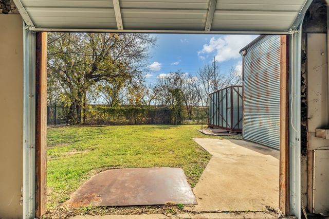 5800 E Roselane Street, Fort Worth, TX 76112