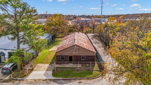 5800 E Roselane Street, Fort Worth, TX 76112