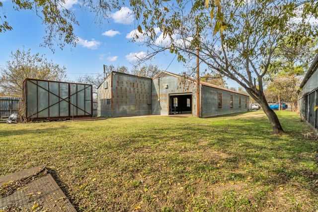 5800 E Roselane Street, Fort Worth, TX 76112