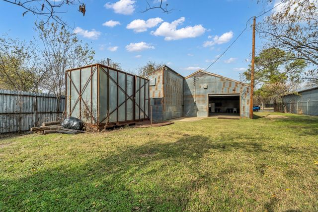 5800 E Roselane Street, Fort Worth, TX 76112