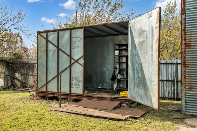 5800 E Roselane Street, Fort Worth, TX 76112