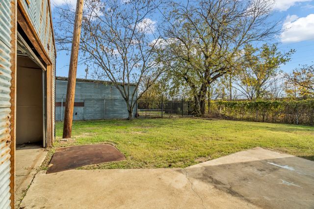 5800 E Roselane Street, Fort Worth, TX 76112