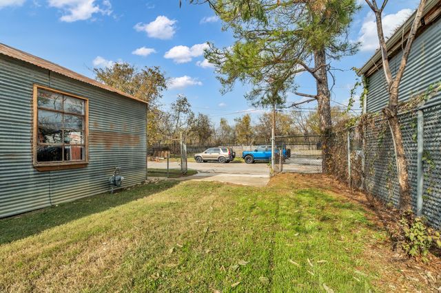 5800 E Roselane Street, Fort Worth, TX 76112