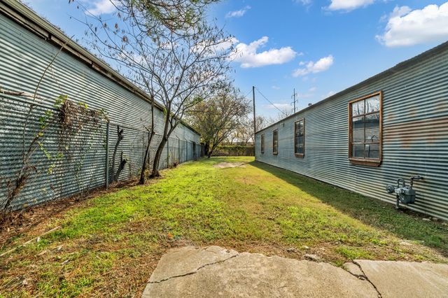 5800 E Roselane Street, Fort Worth, TX 76112