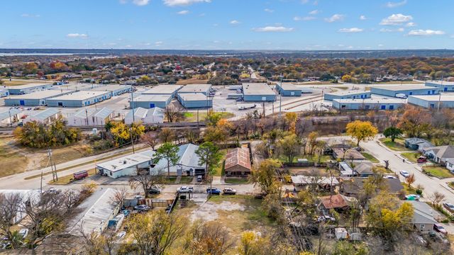 5800 E Roselane Street, Fort Worth, TX 76112