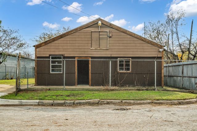 5800 E Roselane Street, Fort Worth, TX 76112