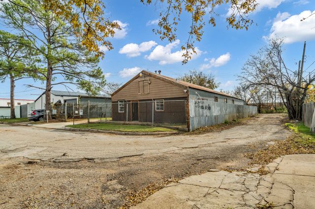 5800 E Roselane Street, Fort Worth, TX 76112