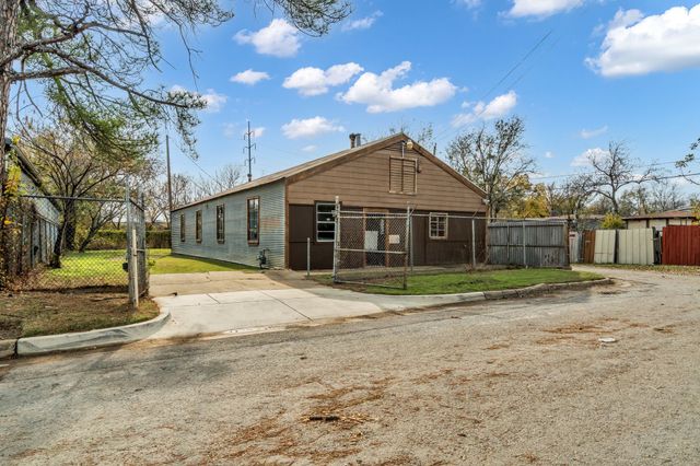 5800 E Roselane Street, Fort Worth, TX 76112