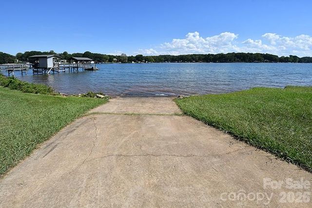 235 Crystal Circle, Mooresville, NC 28117