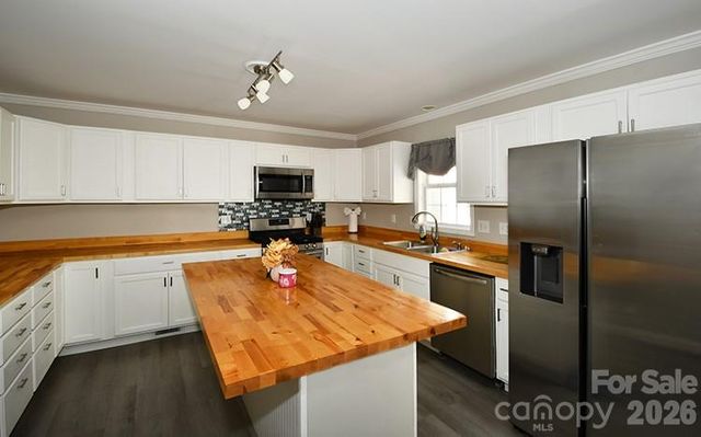 235 Crystal Circle, Mooresville, NC 28117