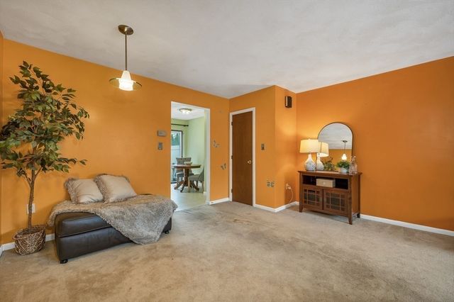 204 Farrwood Dr 204, Haverhill, MA 01835