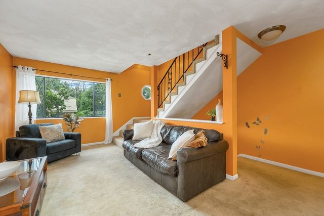 204 Farrwood Dr 204, Haverhill, MA 01835