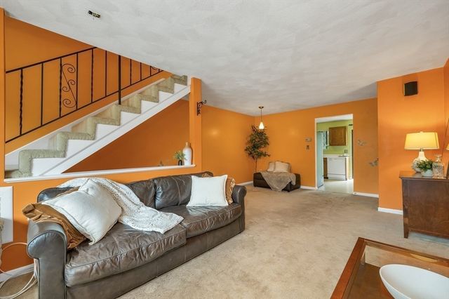 204 Farrwood Dr 204, Haverhill, MA 01835