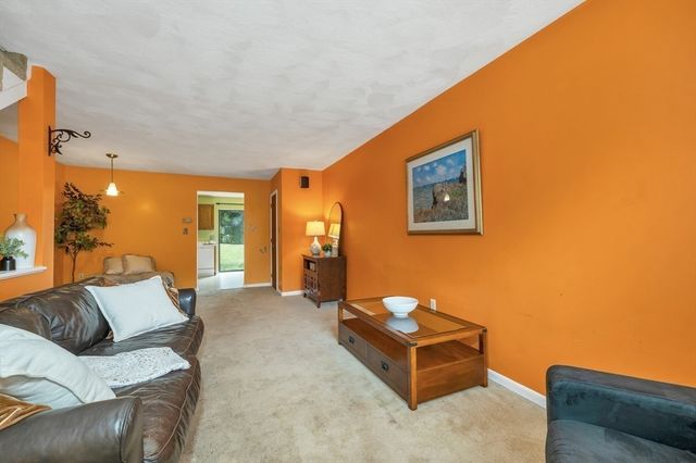 204 Farrwood Dr 204, Haverhill, MA 01835