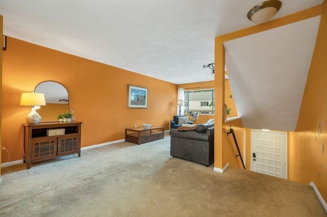 204 Farrwood Dr 204, Haverhill, MA 01835