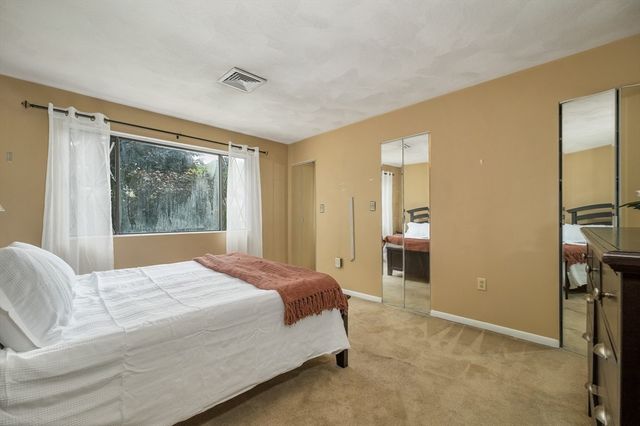 204 Farrwood Dr 204, Haverhill, MA 01835
