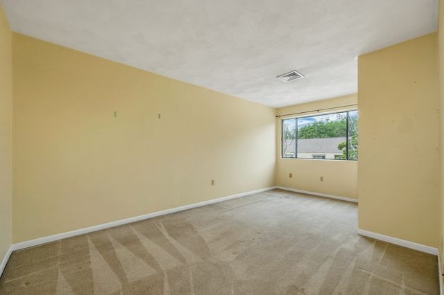 204 Farrwood Dr 204, Haverhill, MA 01835