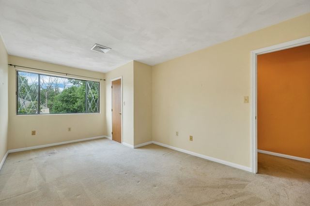 204 Farrwood Dr 204, Haverhill, MA 01835