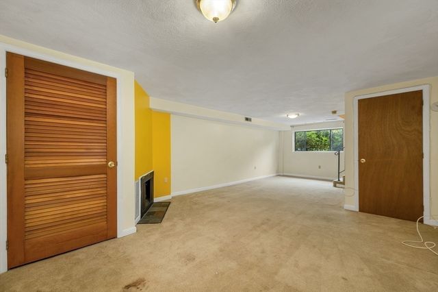 204 Farrwood Dr 204, Haverhill, MA 01835