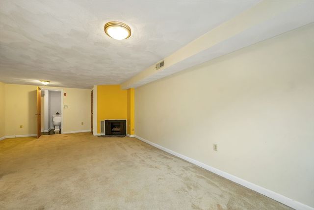 204 Farrwood Dr 204, Haverhill, MA 01835