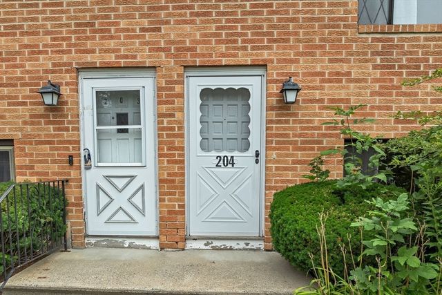 204 Farrwood Dr 204, Haverhill, MA 01835