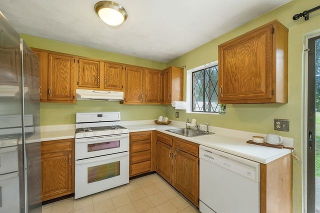 204 Farrwood Dr 204, Haverhill, MA 01835