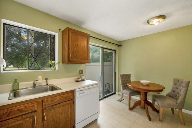 204 Farrwood Dr 204, Haverhill, MA 01835
