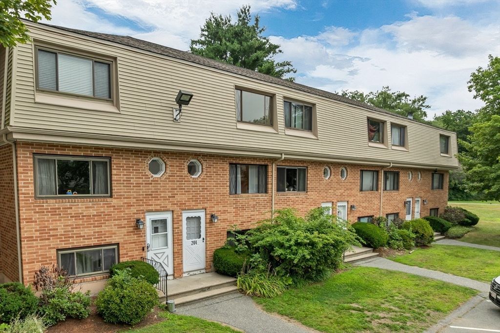 204 Farrwood Dr 204, Haverhill, MA 01835